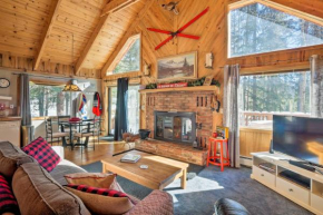 Alma Cloud 9 Cabin with Fireplace and Wooded Views!, Detroit